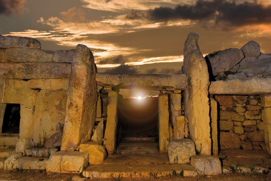 Mnajdra Lower Temple - Equinox sunrise